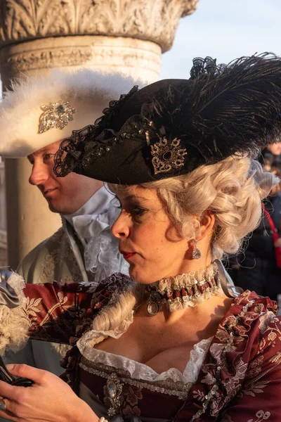 Carnevale di Venezia, İtalya 'da düzenlenen ve maskeleri, kostümleri ve halka açık kutlamalarıyla bilinen iki haftalık ünlü bir festivaldir..