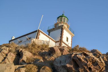 Deniz kıyısındaki deniz feneri