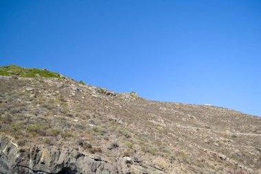 Kanarya adalarındaki dağ yolu.