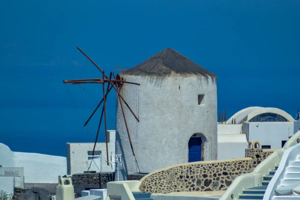 Oia Santorini 'deki geleneksel ahşap evler