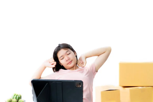 Las Mujeres Más Jóvenes Venden Productos Línea Casa Pequeñas Empresas — Foto de Stock