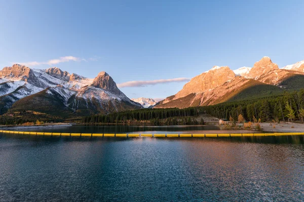 Sunrise Rocky Mountains Blue Sky Rundle Forebay Reservoir Autumn Canmore — Stock Photo, Image