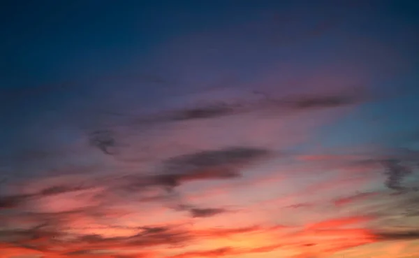 Cielo Colorato Con Nuvole Tramonto Cielo Notturno Drammatico Sfondo Naturale — Foto Stock