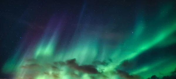 Panorama Aurora Borealis Zorza Polarna Gwiaździstym Nocnym Niebem Okręgu Podbiegunowym — Zdjęcie stockowe
