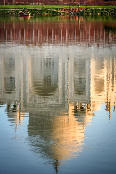 Taj mahal reflectie — Stockfoto