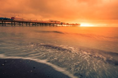 Paignton Pier gün batımında
