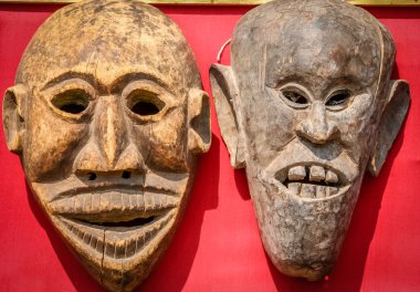 Satılık korkutucu maskeler