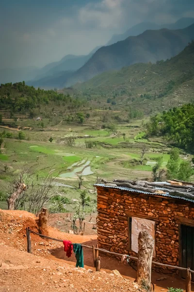 Непальська будинку й краєвид — стокове фото