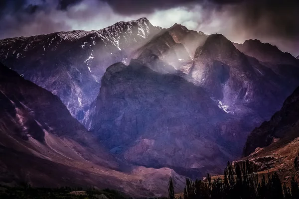 Потрясающие горы Каракорум — стоковое фото
