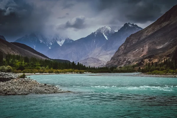 Mavi Gilgit Nehri