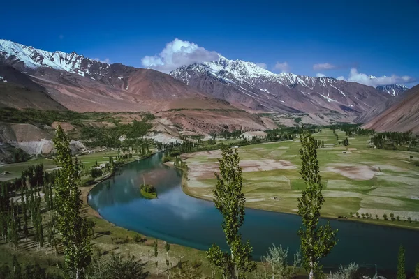 Valle de la montaña en Karakorum — Foto de Stock