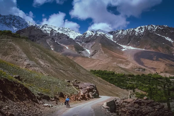 Ciclismo a Shandur Pass —  Fotos de Stock