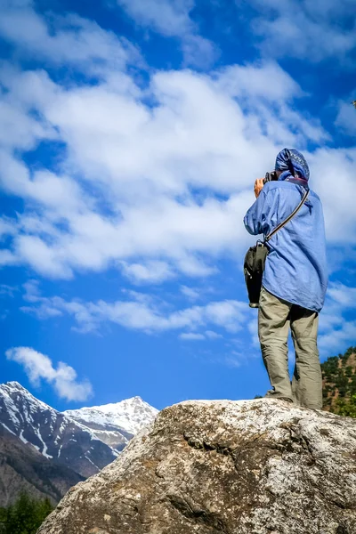 Trekker Admiring The View — Fotografie, imagine de stoc