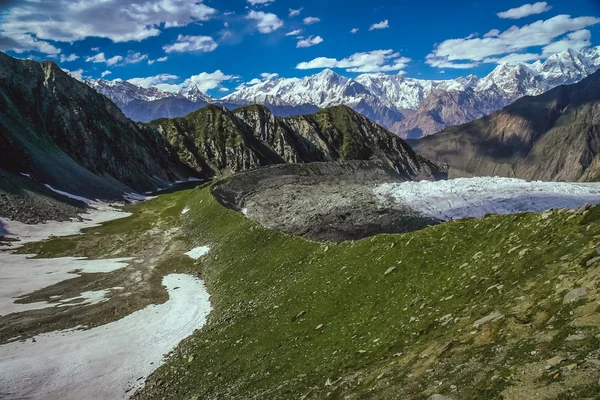 Uitzicht vanaf Rakaposhi basiskamp — Stockfoto