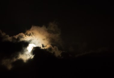 Gece dramatik manzaralarıyla