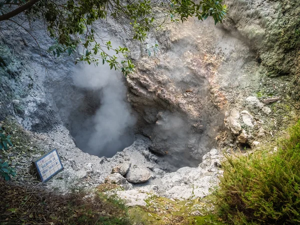 Furnas fumarolen en warmwaterbronnen — Stockfoto