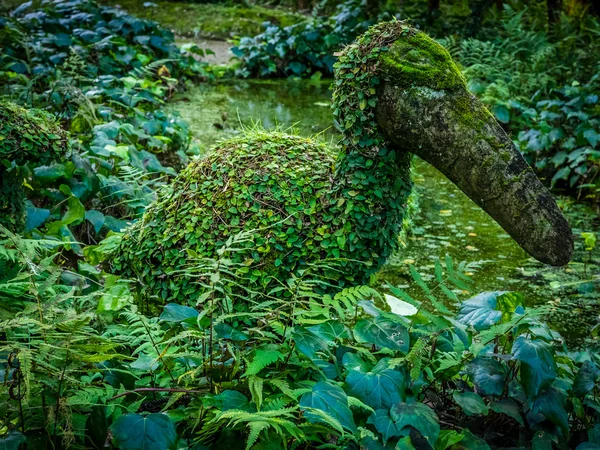 Скульптура в саду Терра Ностра — стоковое фото