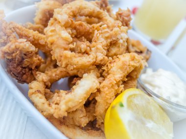 derin kızarmış kalamar