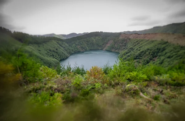 Piccolo lago cratere — Foto Stock