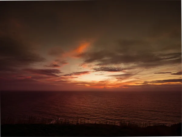 Puesta de sol sobre la costa de Sao Miguel — Foto de Stock