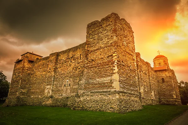 Gün batımında Colchester Kalesi