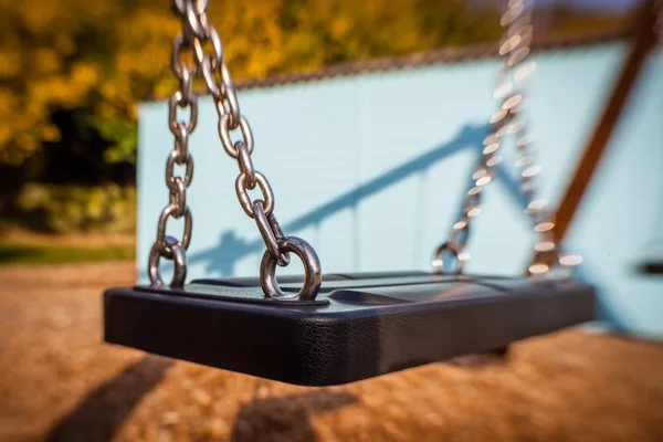 Empty chain swing — Stock Photo, Image