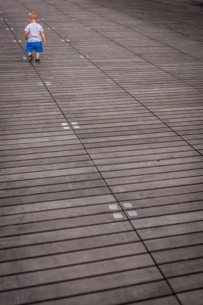 Little boy on a lonely walk — Stock Photo, Image