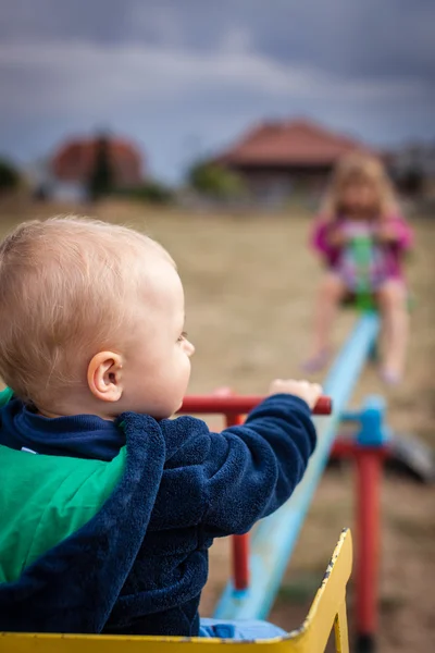 Boy and girl on a swing — Stock Photo, Image