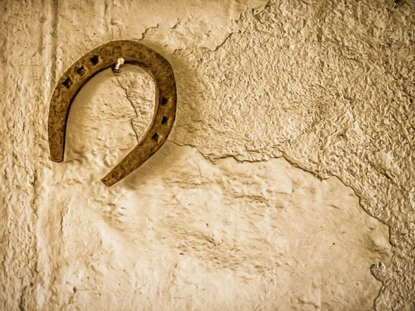 Lucky Horseshoe on the farm wall — Stock Photo, Image