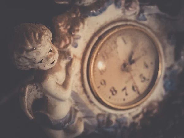 時計と天使 — ストック写真