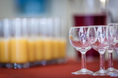 alkolsüz içecekler ile gözlük 