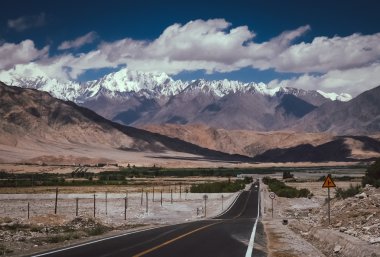 Karakurum karayolu yol