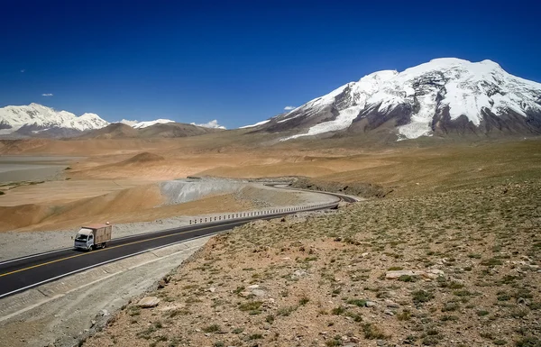 Karakorum autópályához road — Stock Fotó