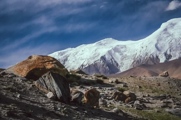 Kara Kul Lake paisagem — Fotografia de Stock