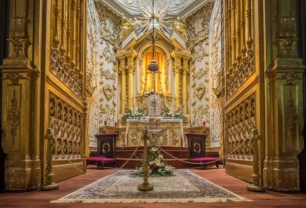 Impresionante altar en la iglesia de San Sebastián —  Fotos de Stock