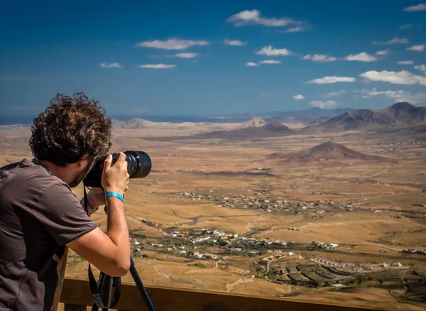 Manzara fotoğrafçılığı adam — Stok fotoğraf