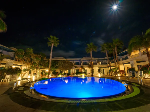 Resort pool at night — Stock Photo, Image