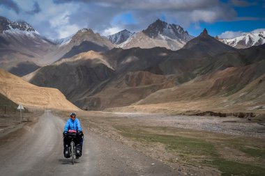 Tibet yolda Bisiklete binme