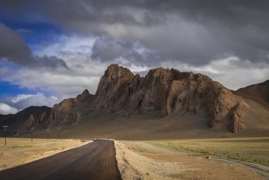 Asfalt dağ yolu 