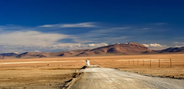 Road through the Tibetan plateau — Stock Photo, Image