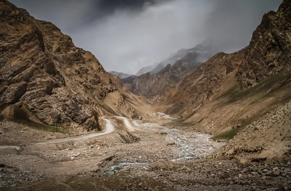 Camino de montaña en el Tíbet — Foto de Stock