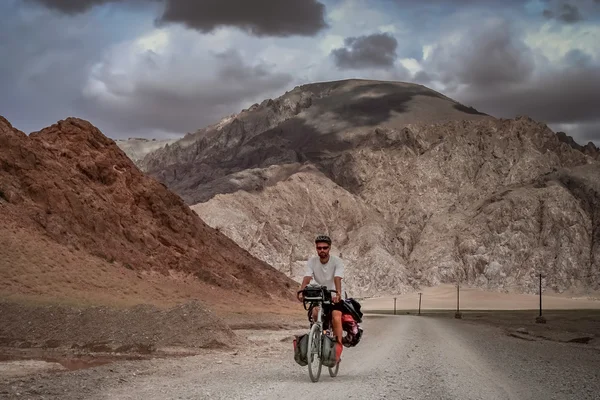 Cycle touring i Tibet — Stockfoto