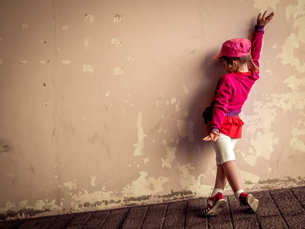 Girl practising dance moves — Stock Photo, Image