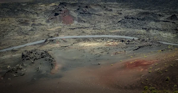 Straße durch den Timanfaya Nationalpark — Stockfoto