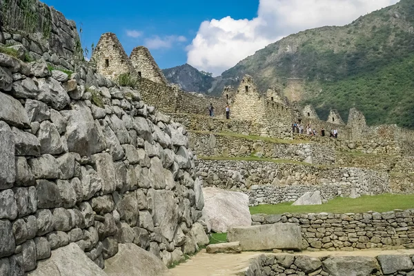 Turistas en Machu Picchu — Foto de Stock
