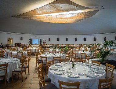 Restoranda Cesar gencim.hareketliyim.yaşıma Vakfı