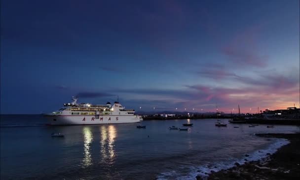 Playa Blanca harbour alkonyatkor — Stock videók