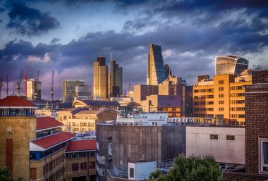 Alacakaranlıkta Londra şehir manzarası