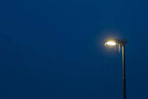 Straßenlaterne Mit Schnee Und Eiszapfen Bei Schneesturm Und Schneefall Tromso — Stockfoto