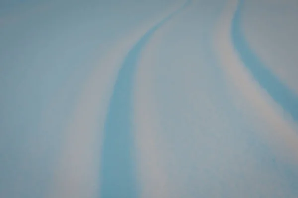 Σήματα Αυτοκινήτων Γραμμές Αριστερά Ένα Βαθύ Χιόνι Ένα Χειμώνα Εικόνα — Φωτογραφία Αρχείου
